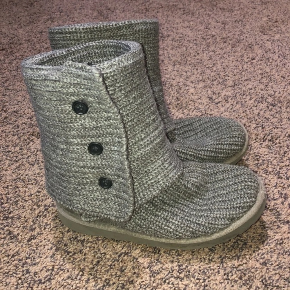 Gray knitted button uggs